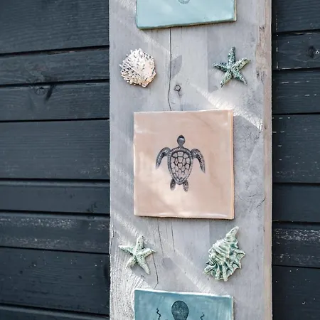 De Zeeparel Met Hottub Дом отдыха