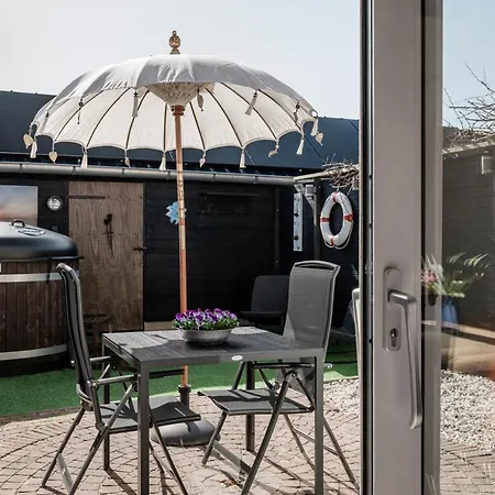 De Zeeparel Met Hottub *