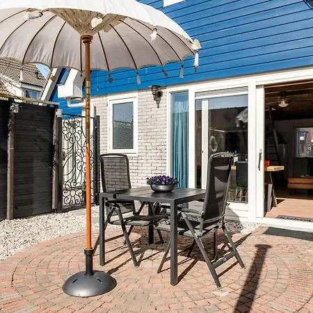 De Zeeparel Met Hottub Holiday home
