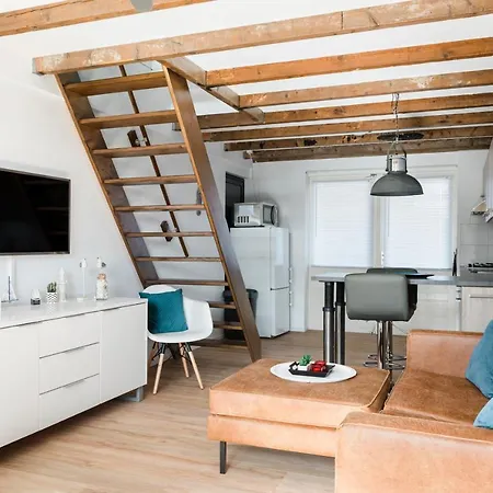 Casa de Férias De Zeeparel Met Hottub